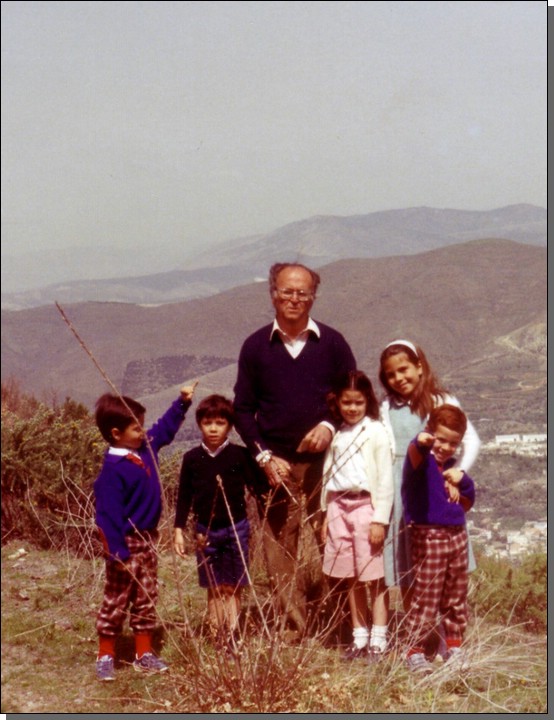 Rafael con los hijos de Fernando Morillo y Ana Ballesta, y de Jos Lus Prez Armero, 1984