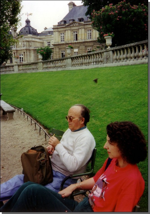 Rafael y Maril Hinojosa en los jardines de Luxemburgo, Pars, 1992