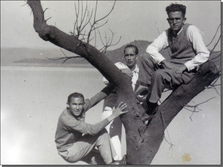 Rafael, Manuel lvarez Ortega y otro amigo, ca. 1943